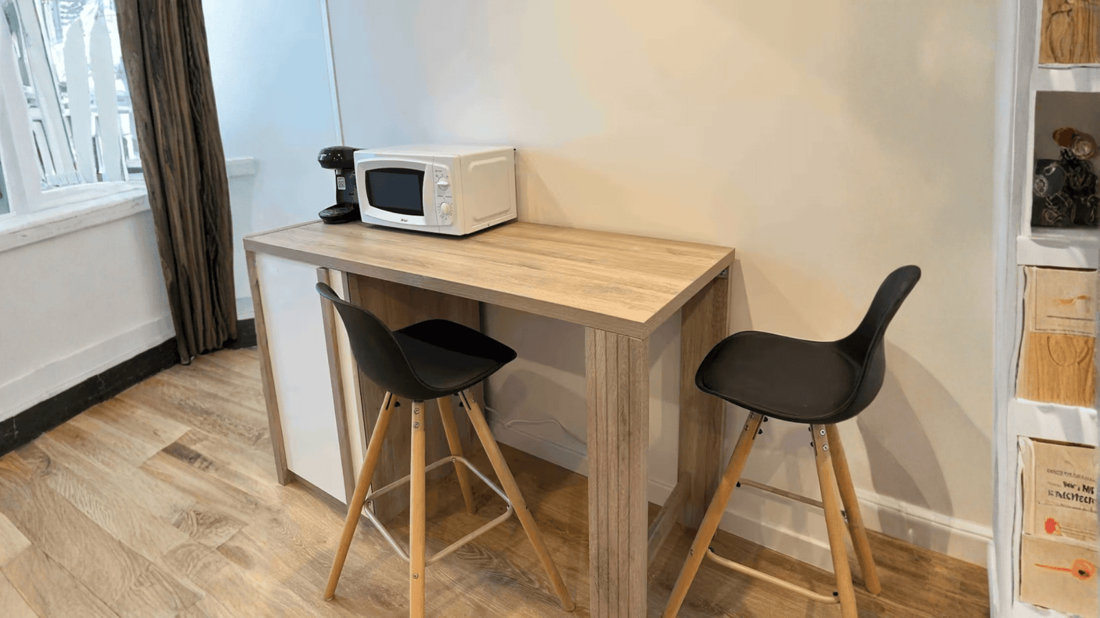 Bright Renovated Apartment - Image 4