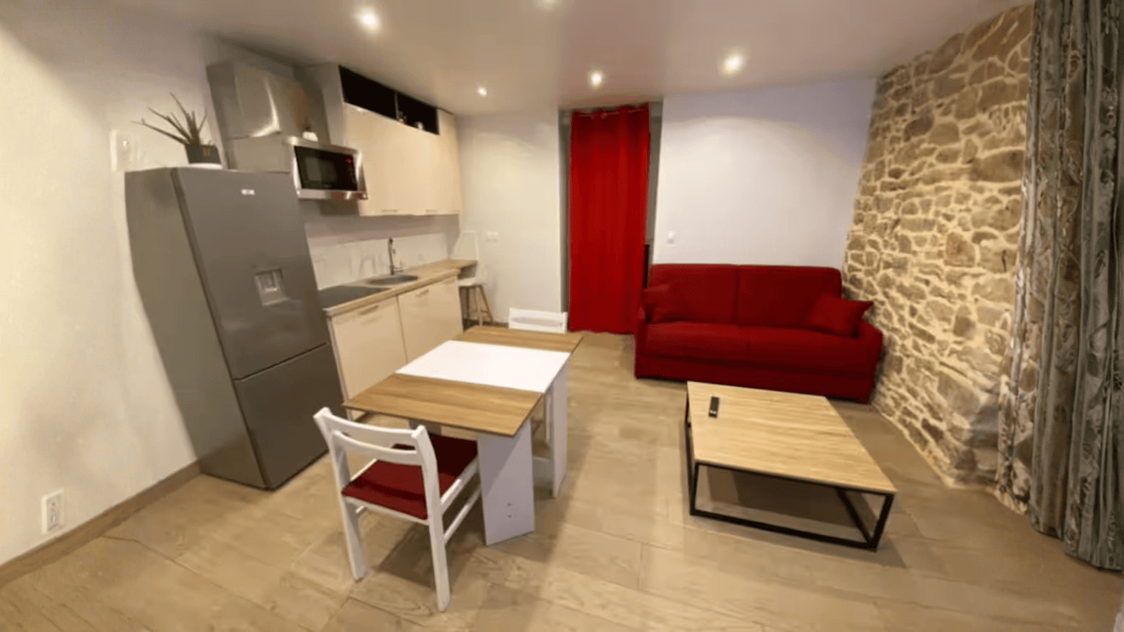 Cozy Apartment with Terrace - Image 2